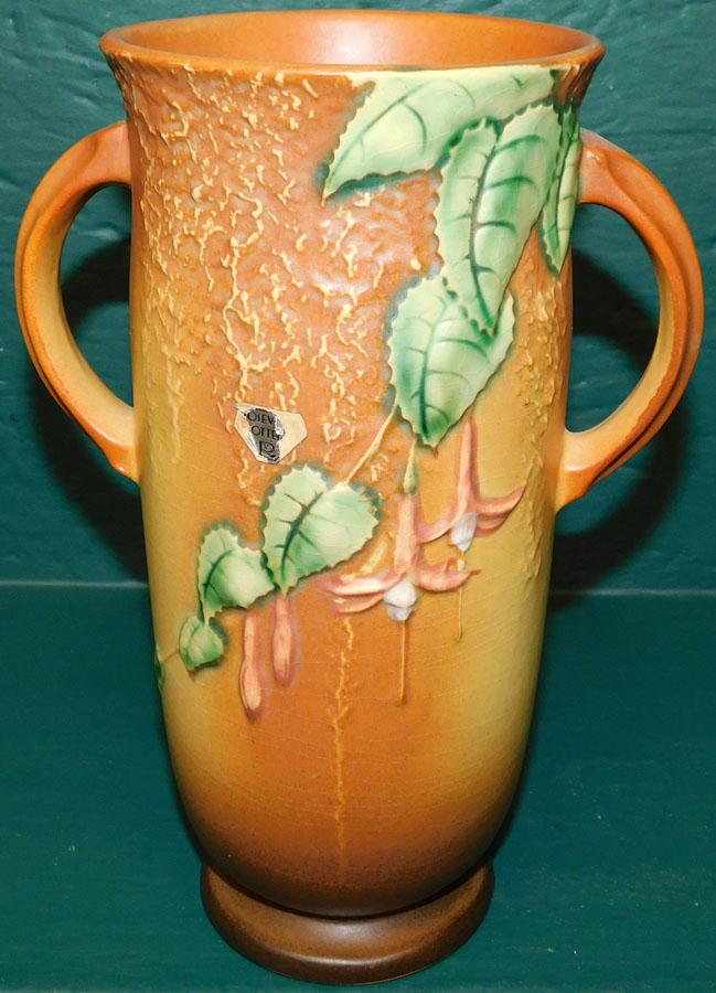 Roseville Fuscia Two Handle Vase (1 of 3)