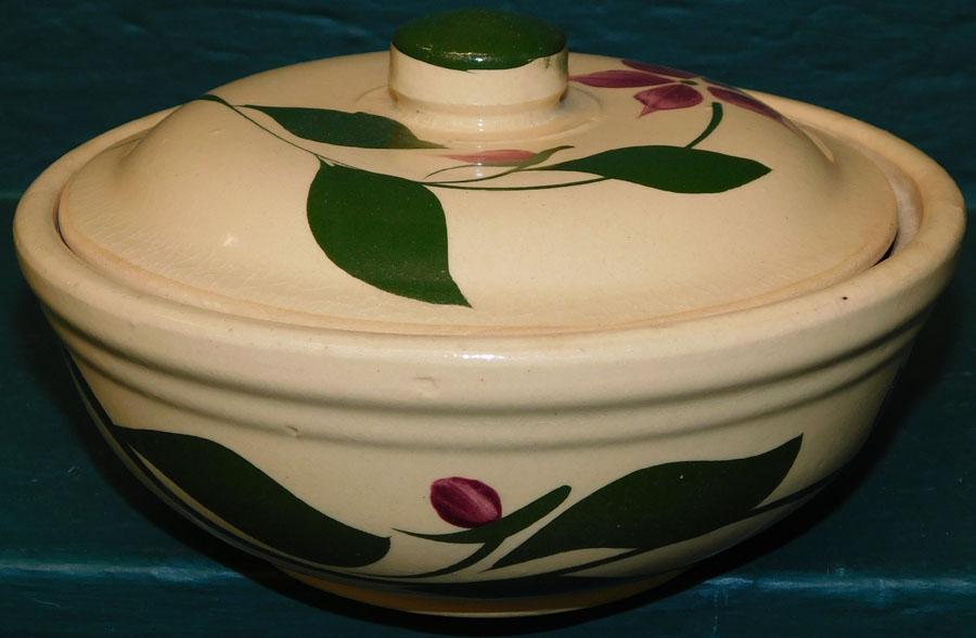 Watt Pottery Star Flower Covered Casserole (1 of 3)