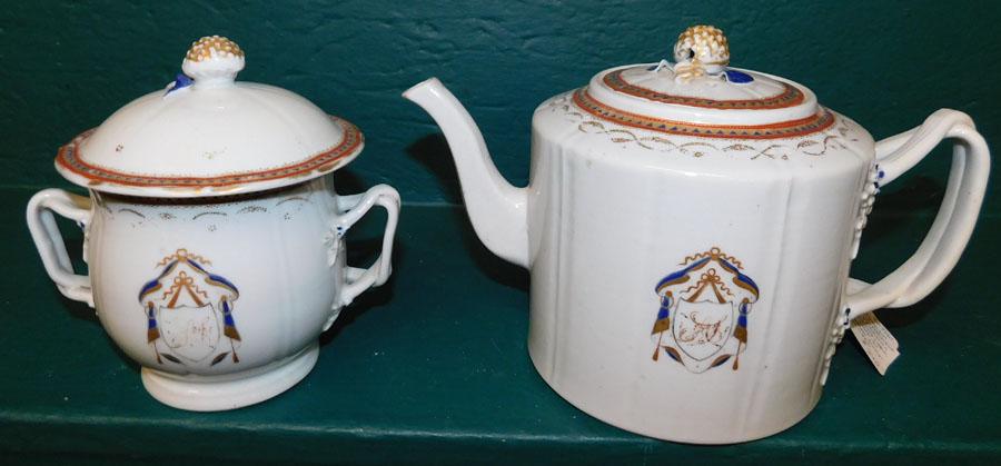 19th C Chinese Armorial Teapot & Sugar Dish (1 of 4)