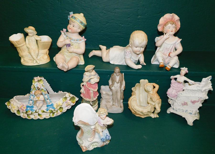 Box Lot Piano Babies Vases: Box Lot Piano Babies Vases.