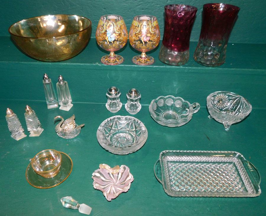 Box Lot Cranberry & Misc Glassware: Box Lot Cranberry & Misc Glassware.