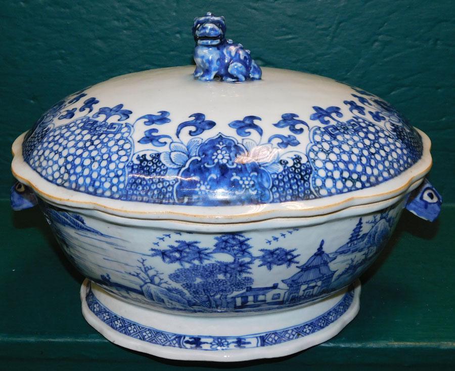 Chinese Blue & White Soup Tureen W/ Foo Dog Finial (1 of 6)