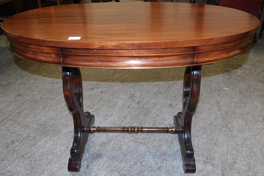 Victorian Mahogany Oval Center Table W/ Drawer: Victorian Mahogany Oval Center Table W/ Drawer . 42 1/4" W 26" D 30 1/2" H