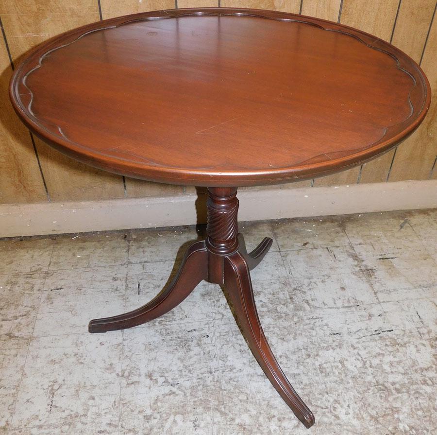 Mahogany Pedestal Tea Table: Mahogany Pedestal Tea Table. 26" Dia 27 1/2" H