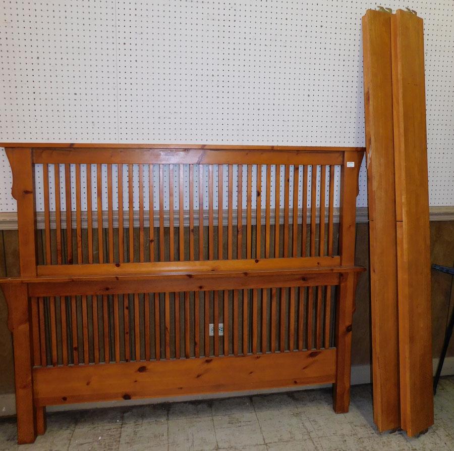 Pine Mission Style Queen Size Bed: Pine Mission Style Queen Size Bed. 69 1/2" W 85 3/4" D 55" H