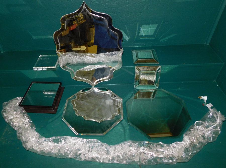 Box Lot Mirrored Plateaus & Christmas Lights: Box Lot Mirrored Plateaus & Christmas Lights.