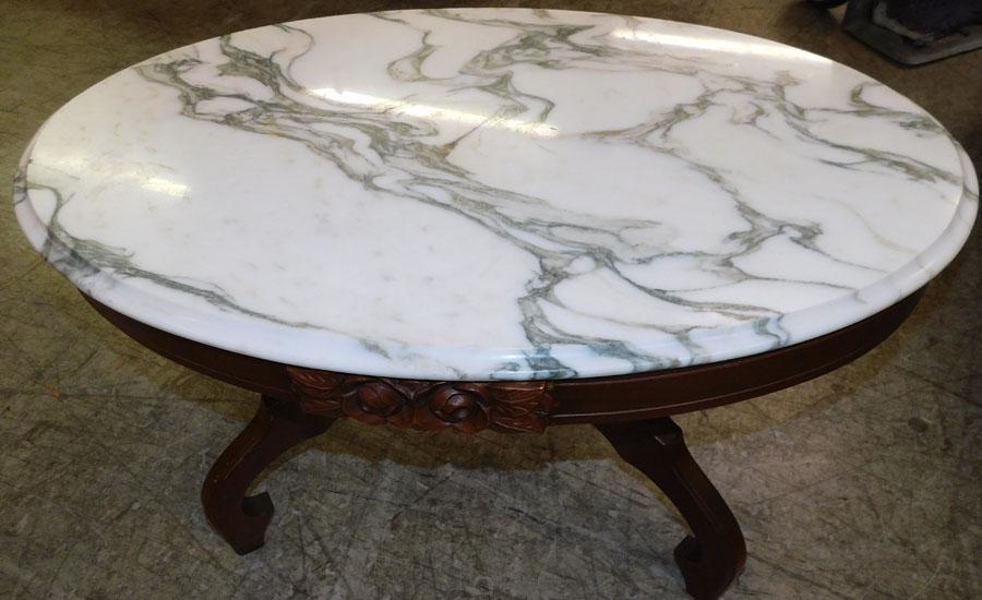 Oval Marble Top Mah Victorian Style Coffee Table: Oval Marble Top Mahogany Victorian Style Coffee Table . 34" W 22" D 17 1/4" H