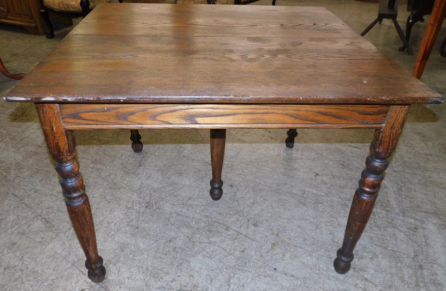 Antique Oak Dining Table: Antique Oak Dining Table . 40 1/4 W 42" D 30" H