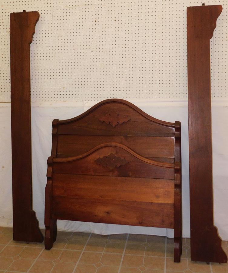 Antique Walnut Victorian Youth Bed: Antique Walnut Victorian Youth Bed. 40" W 45" H