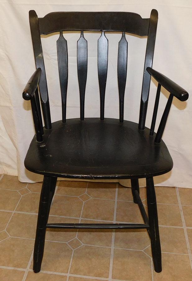 Antique Pntd Arrow Back Windsor Arm Chair: Antique Painted Arrow Back Windsor Arm Chair . 34" H
