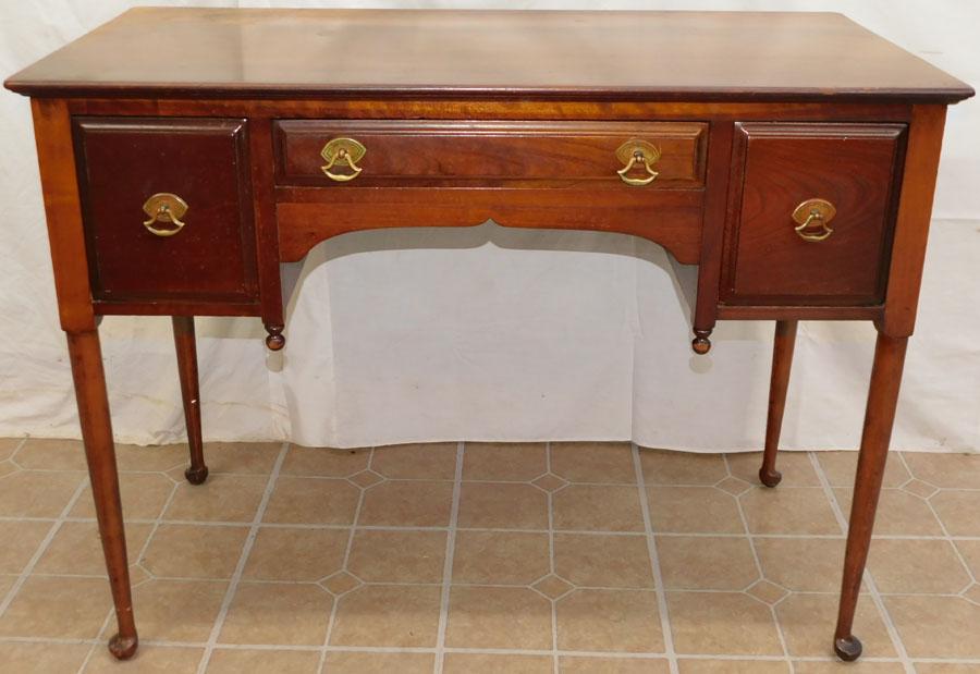 Cherry Queen Anne Dressing Table by Stickley: Cherry Queen Anne Dressing Table by Stickley. 40 1/4" W 21 1/2" D 30" H