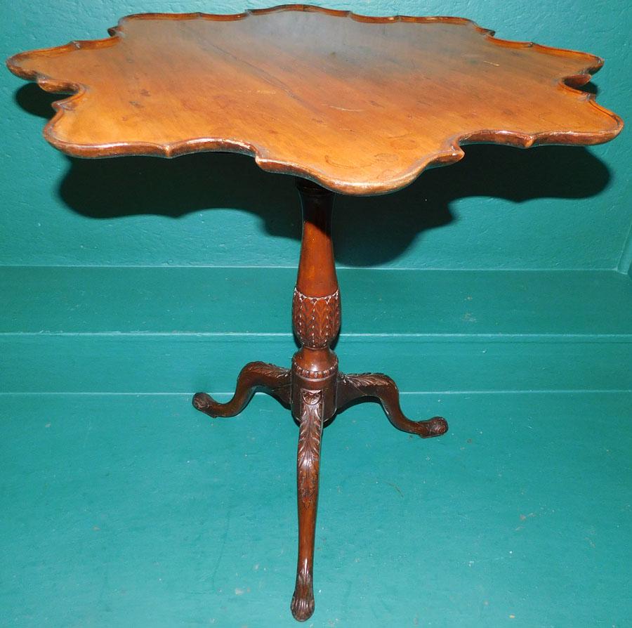 18th C Mah Pie Crust Carved Pedestal Tilt Top Table: 18th Century Mahogany Pie Crust Top Carved Pedestal Tilt Top Table . 26" DIA 27 1/2" H