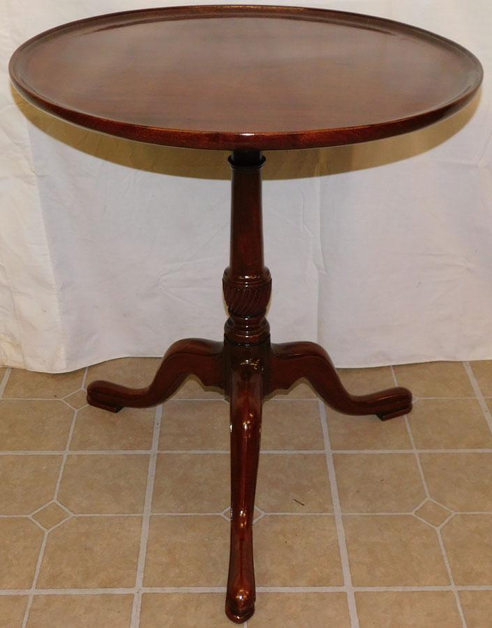 19th C Mahogany 1 Board Dish Shaped Tilt Top Table: 19th Century Mahogany 1 Board Dish Shaped Tilt Top Table . 24 1/4" DIA 27 3/4" H