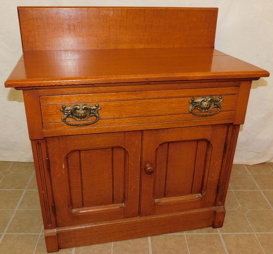 Antique Oak Washstand: Antique Oak Washstand. 32 1/4" W 17 1/2" D 34 1/2" H