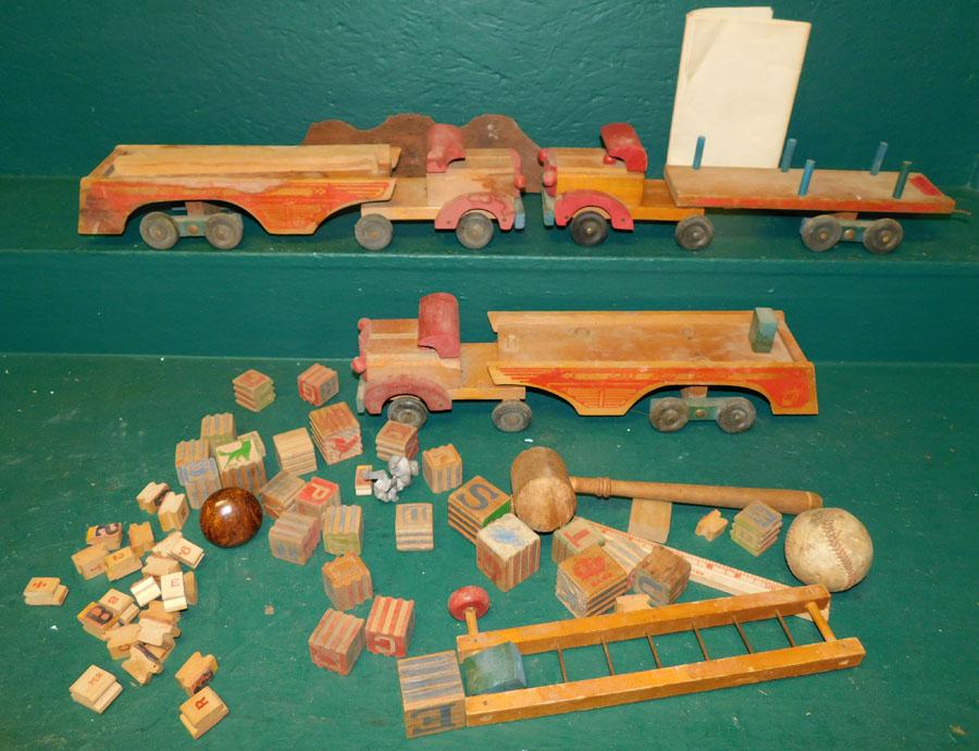 Lot of Vintage Wooden Toys: Lot of Vintage Wooden Toys. Up to 12" L