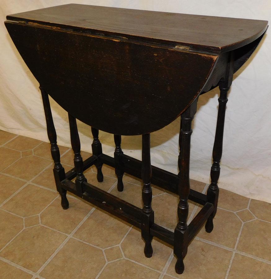 Small English Oak Gate Leg Drop Leaf Table (1 of 2)