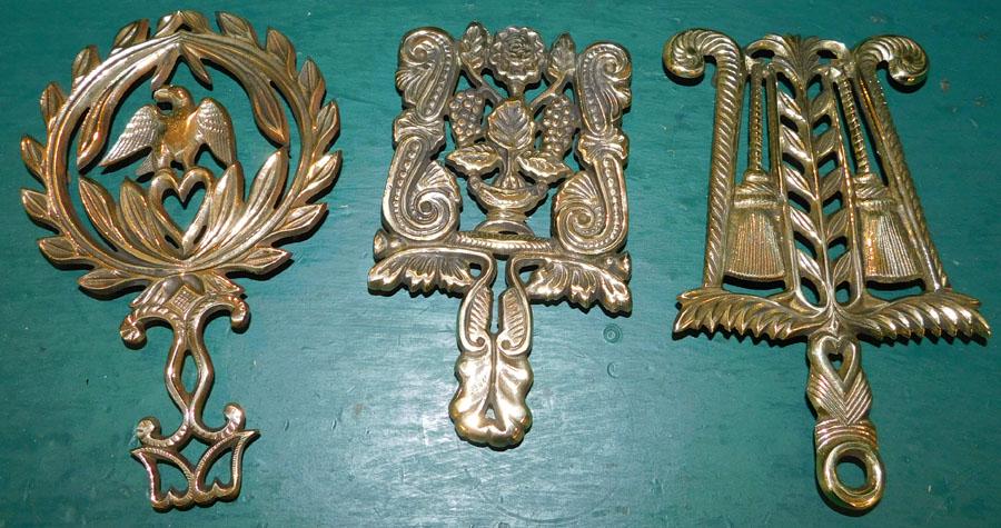 Lot 3 Cast Brass Trivets ( 2 VA Metalcrafters) (1 of 4)