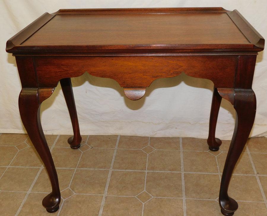 Mahogany Queen Anne Style Tea Table: Mahogany Queen Anne Style Tea Table. 28 1/4" W 18 1/4" D 25 1/4" H