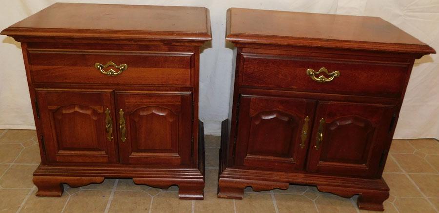 Pair of Cherry Night Stands by Thomasville: Pair of Cherry Night Stands by Thomasville. 25" W 16" D 25" H