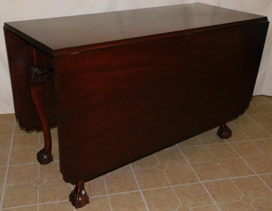 18th C Walnut Dropleaf B & C Foot Table (1 of 7)