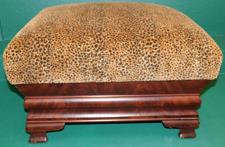 Mah Empire Ottoman W/ Storage Compartment (1 of 7)