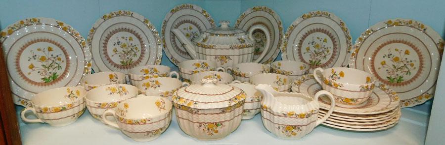 28 Pc Spode "Buttercup" Tea Service (1 of 3)