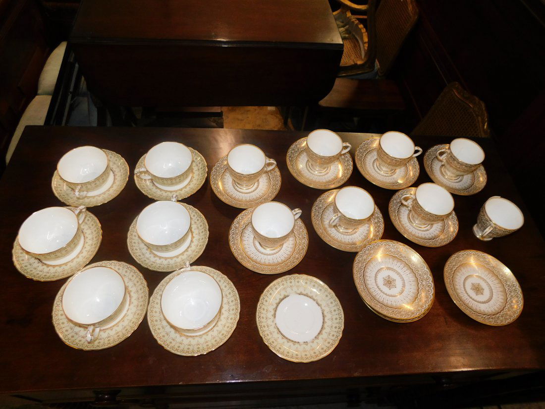 32 Pc Royal Crown Derby & Copeland Dinnerware (1 of 9)