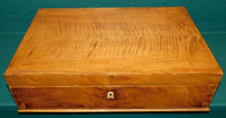 Burl Bleach Mahogany Dresser Box (1 of 3)