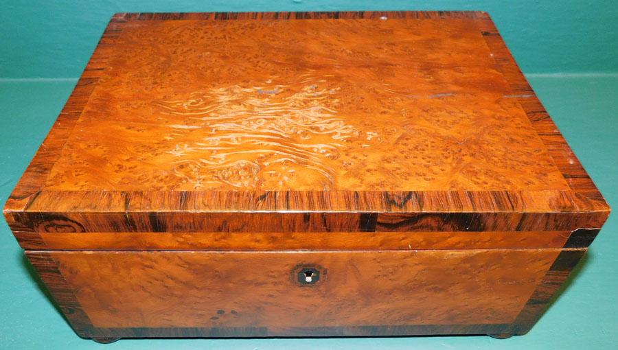 19th C Burl Yew Wood Dresser Box (1 of 4)