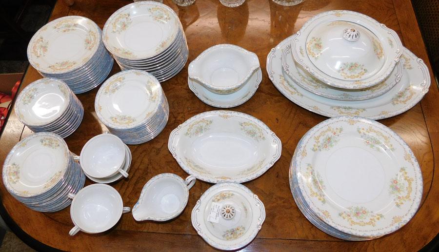 80 Pc Noritake " Batavia" China: 80 Pc Noritake " Batavia" China.