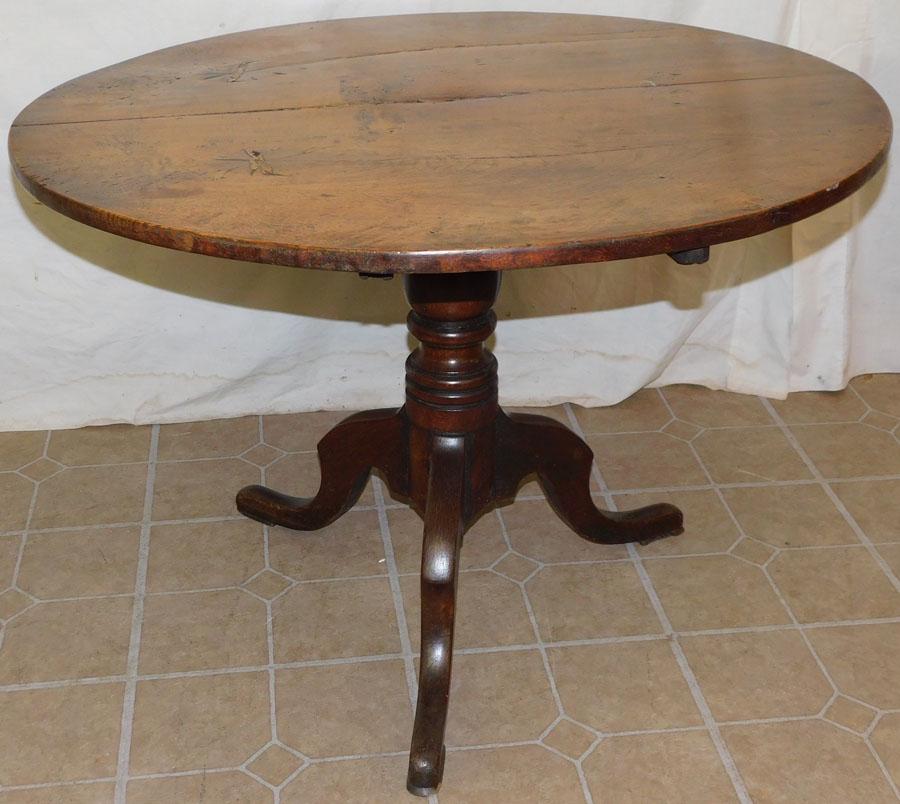 19th C English Oak Tea Table: 19th C English Oak Tea Table. 33" Dia 24" H