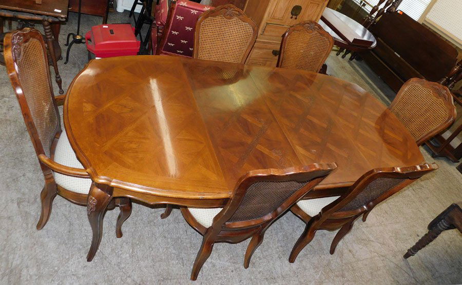 Walnut Dining Table & 6 Chairs By Thomasville: Walnut Dining Table & 6 Chairs By Thomasville. 93" W 43 1/2" D 29 1/2" H