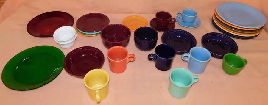 Lot Fiesta Ware & Colored Glass: Lot Fiesta Ware & Colored Glass.