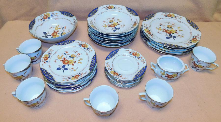 Lot Porcelain Dinnerware (Canton Fair China): Lot Porcelain Dinnerware (Canton Fair China).