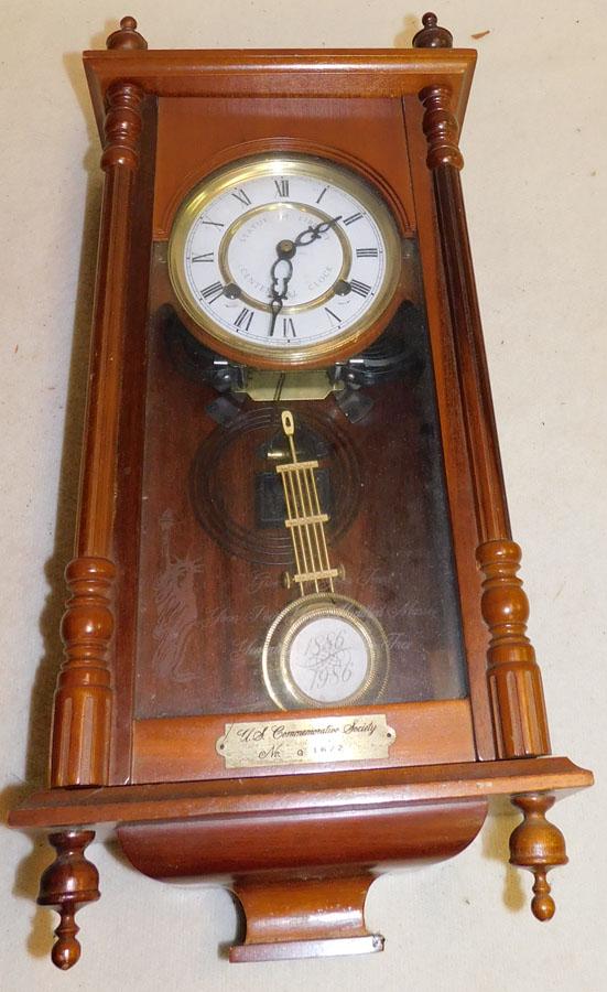 Mahogany Wall Clock Made In Korea: Mahogany Wall Clock Made In Korea.