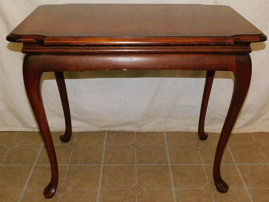 Mahogany Banded Top Queen Anne Tea Table: Mahogany Banded Top Queen Anne Tea Table. 32' W 19" D 26 1/4" H
