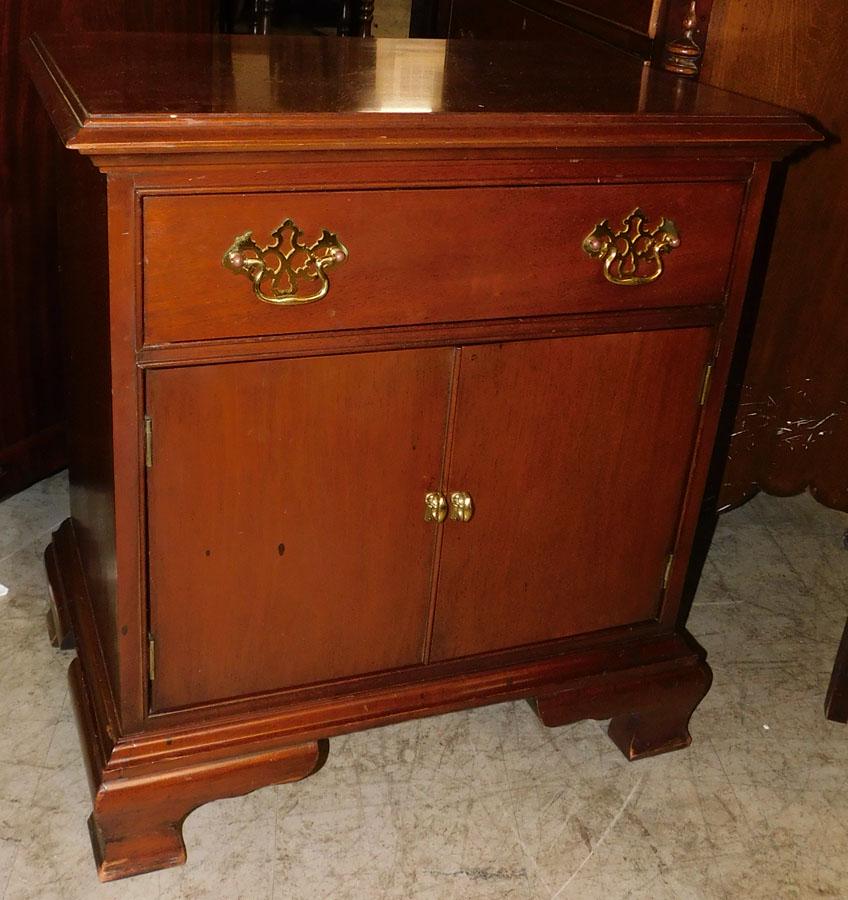 Mahogany Night Stand By Council Craftsman: Mahogany Night Stand By Council Craftsman. 24" W 16 1/4" D 26 1/4" H