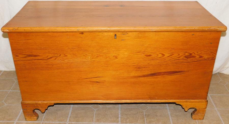 Heart Pine Dovetail Blanket Box (1 of 8)