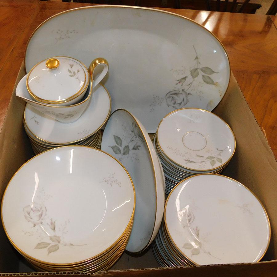 Lot of Bavarian German Porcelain Dinnerware: Lot of Bavarian German Porcelain Dinnerware.