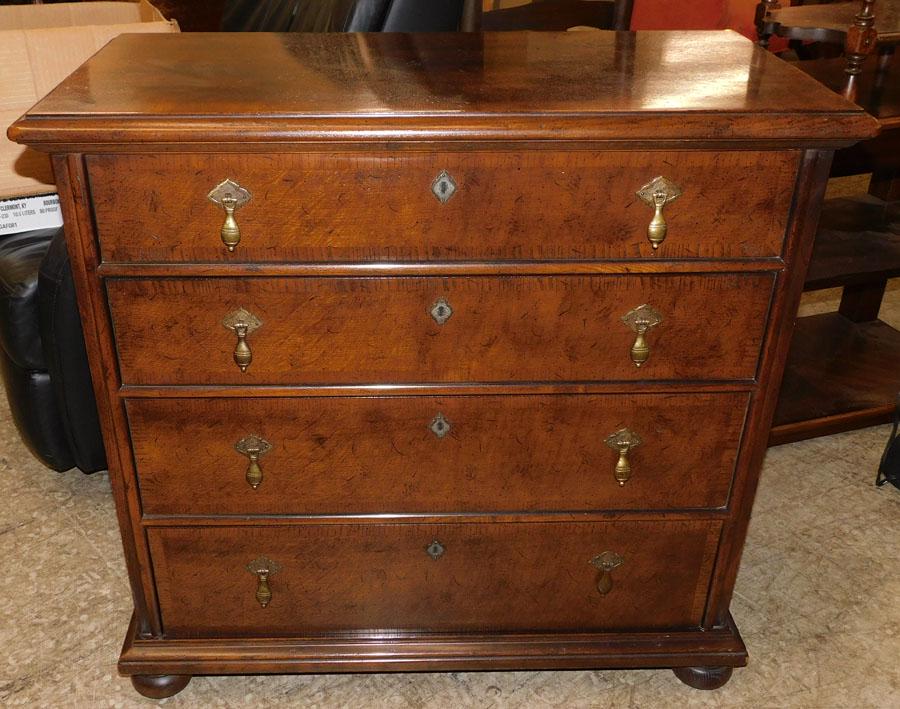 Oak 4 Drawer Chest by Henredon: Oak 4 Drawer Chest by Henredon. 32" W 16" D 30 1/4" H