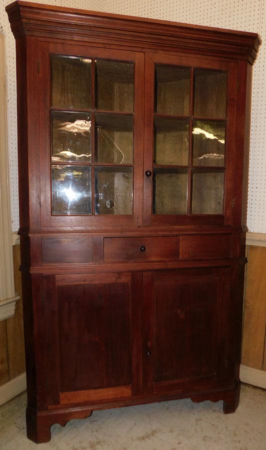 18th C Walnut Corner Cabinet (One Panel Cracked) (1 of 12)