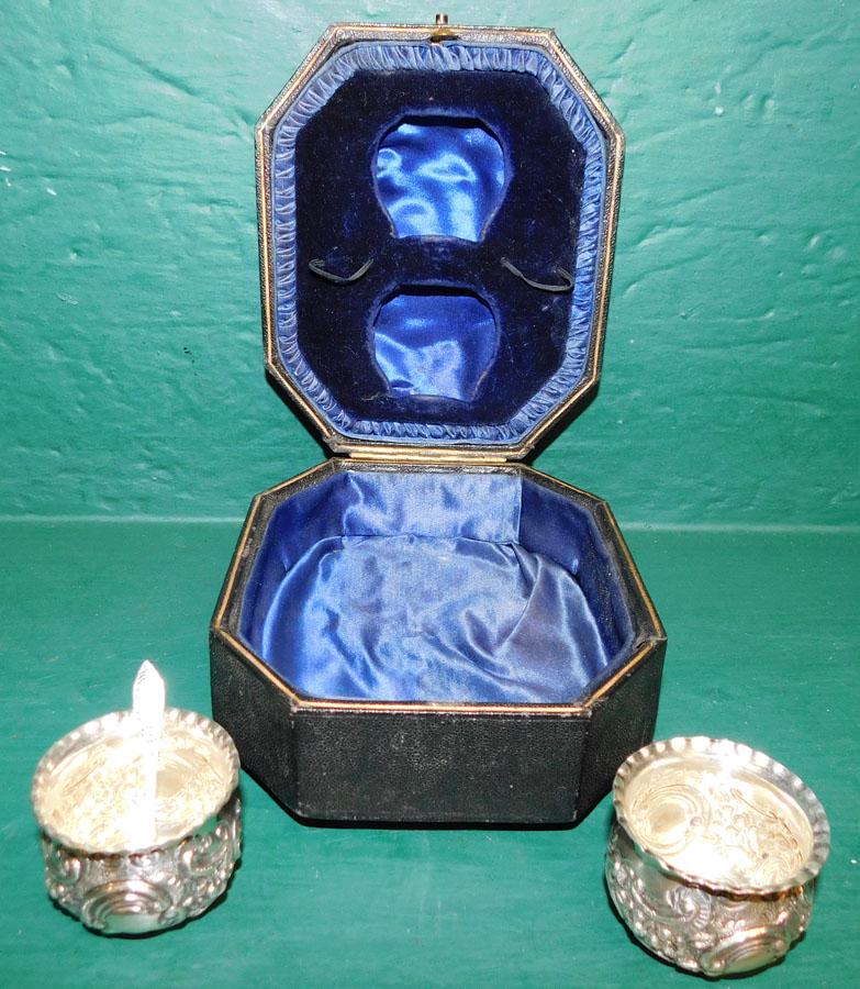 Pr Eng Sterling Master Salt Cellars W/ Spoons  1.8 T Oz (1 of 3)