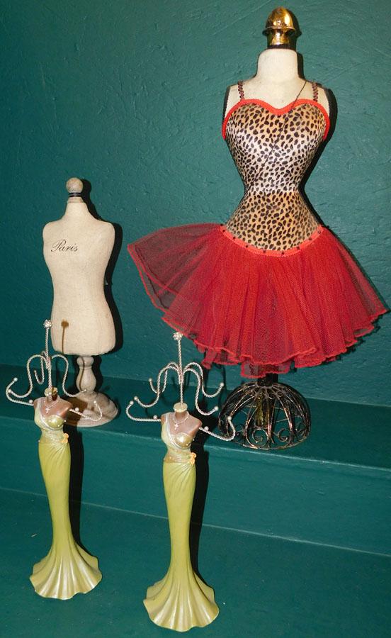 Lot Of Table Top Dress Forms: Lot Of Table Top Dress Forms. 26" H (Tallest)