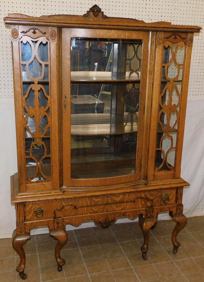 Antique Quartersaw Oak China Cabinet, (1 Glass Panel: Antique Quartersaw Oak China Cabinet, (1 Glass Panel Has Crack). 46" W 16" D 66" H