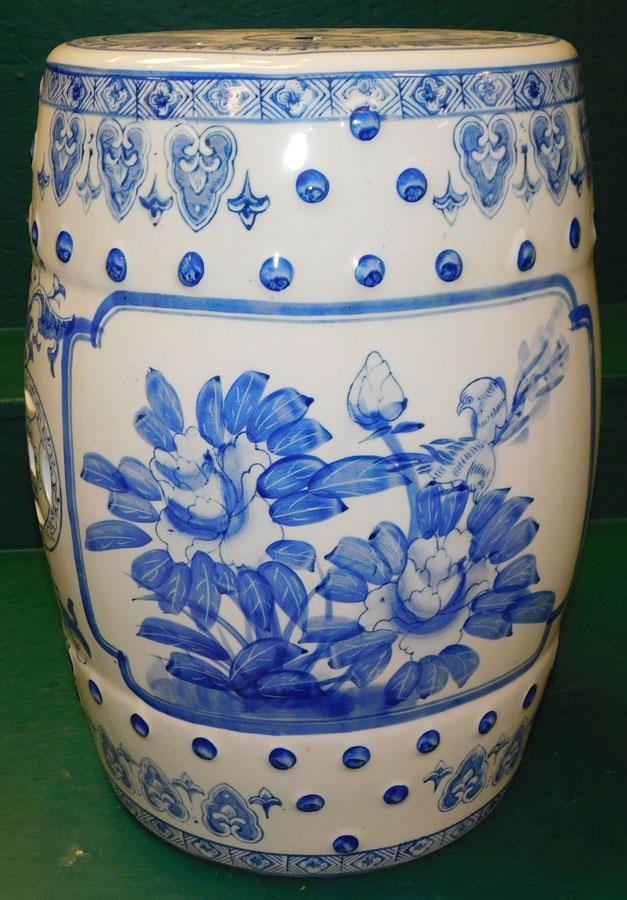 Contemp B & W Oriental Porcelain Garden Seat: Contemporary Blue & White Oriental Porcelain Garden Seat. 18 3/4" H