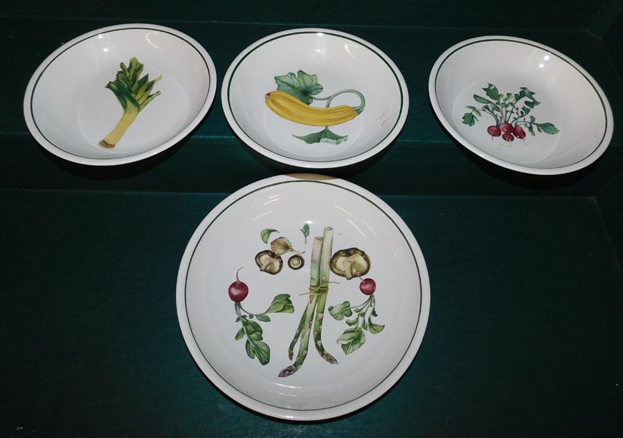 4 Pc Salad Set By William Sonoma: 4 Pc Salad Set By William Sonoma. 13" Dia