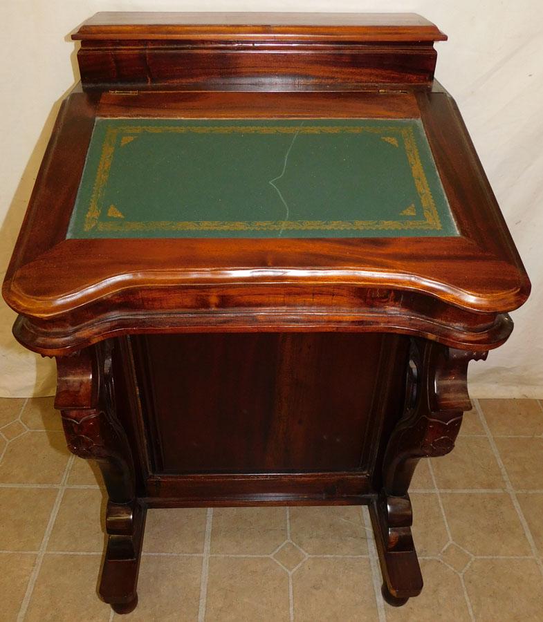 Solid Mahogany Davenport Desk: Solid Mahogany Davenport Desk. 21 1/2" W 22 1/2" D 32 3/4" H