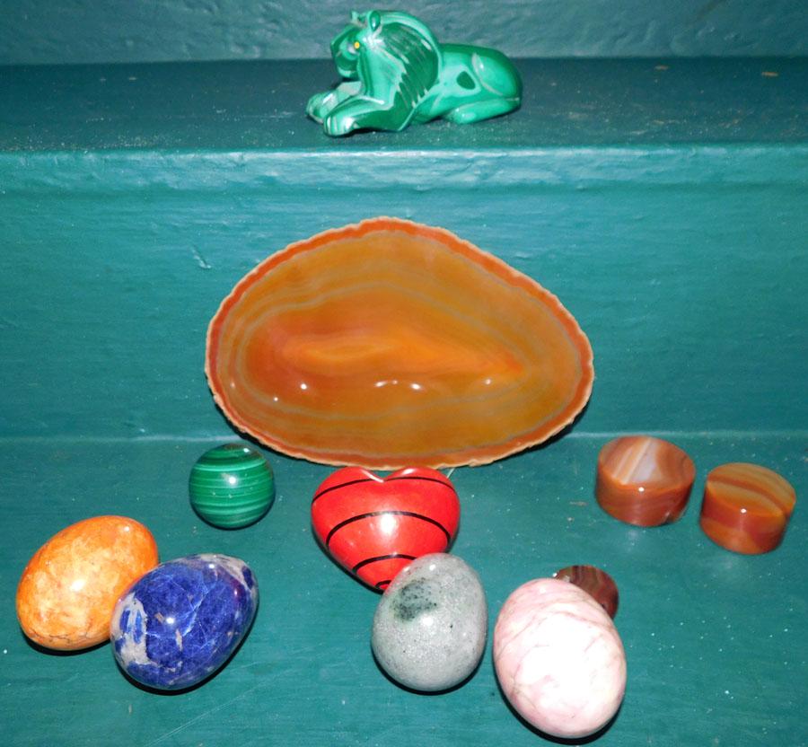 Lot Marble Eggs --Geode -- Malachite Lion: Lot Marble Eggs --Geode -- Malachite Lion. 7 1/4" X 5" (Geode)
