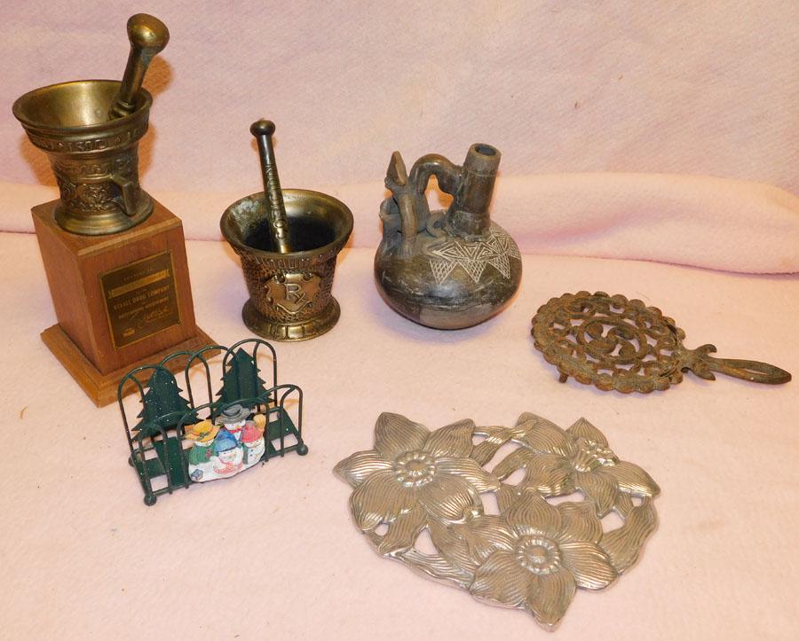 Lot Pottery -- Trivet -- Mortar/Pestle (1 of 3)