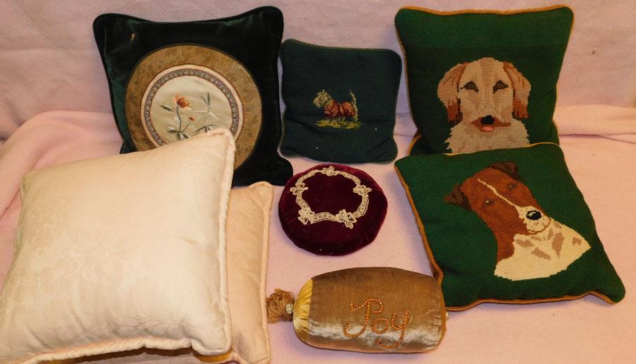 Lot Needlework Pillows (1 of 3)